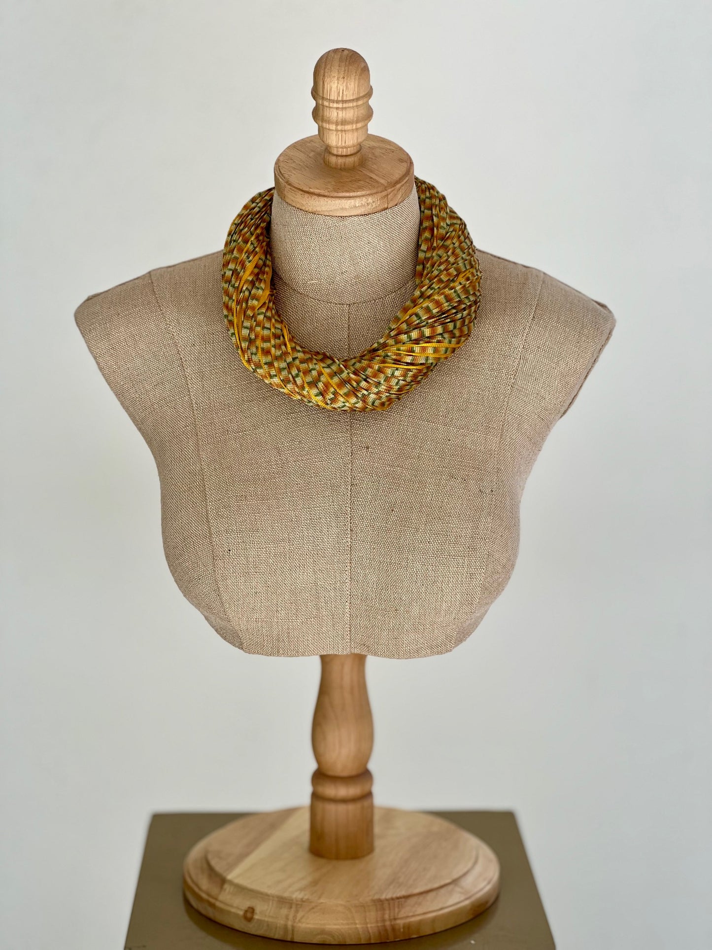 Collar de seda Girasol