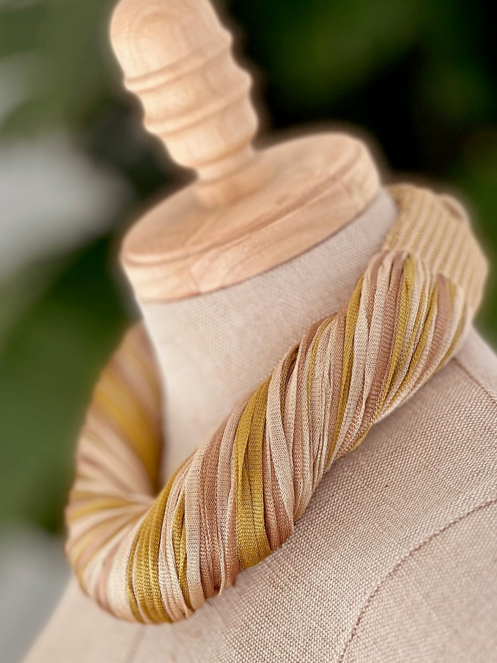 Collar de seda Valentina