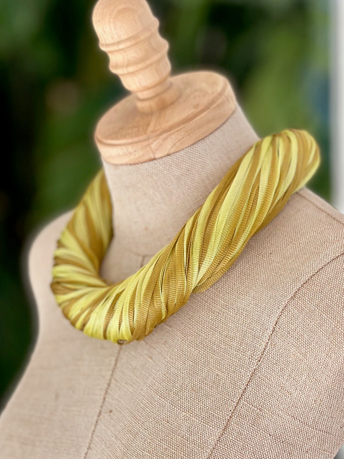 Collar de seda Valentina